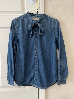 Madewell Chambray Tie Neck Blouse Size Medium Style F9392
